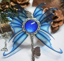 Collier acier inox cle fleur ailes de dragon bleues dubheassa 1 1