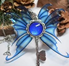 Collier clé aux ailes de dragon