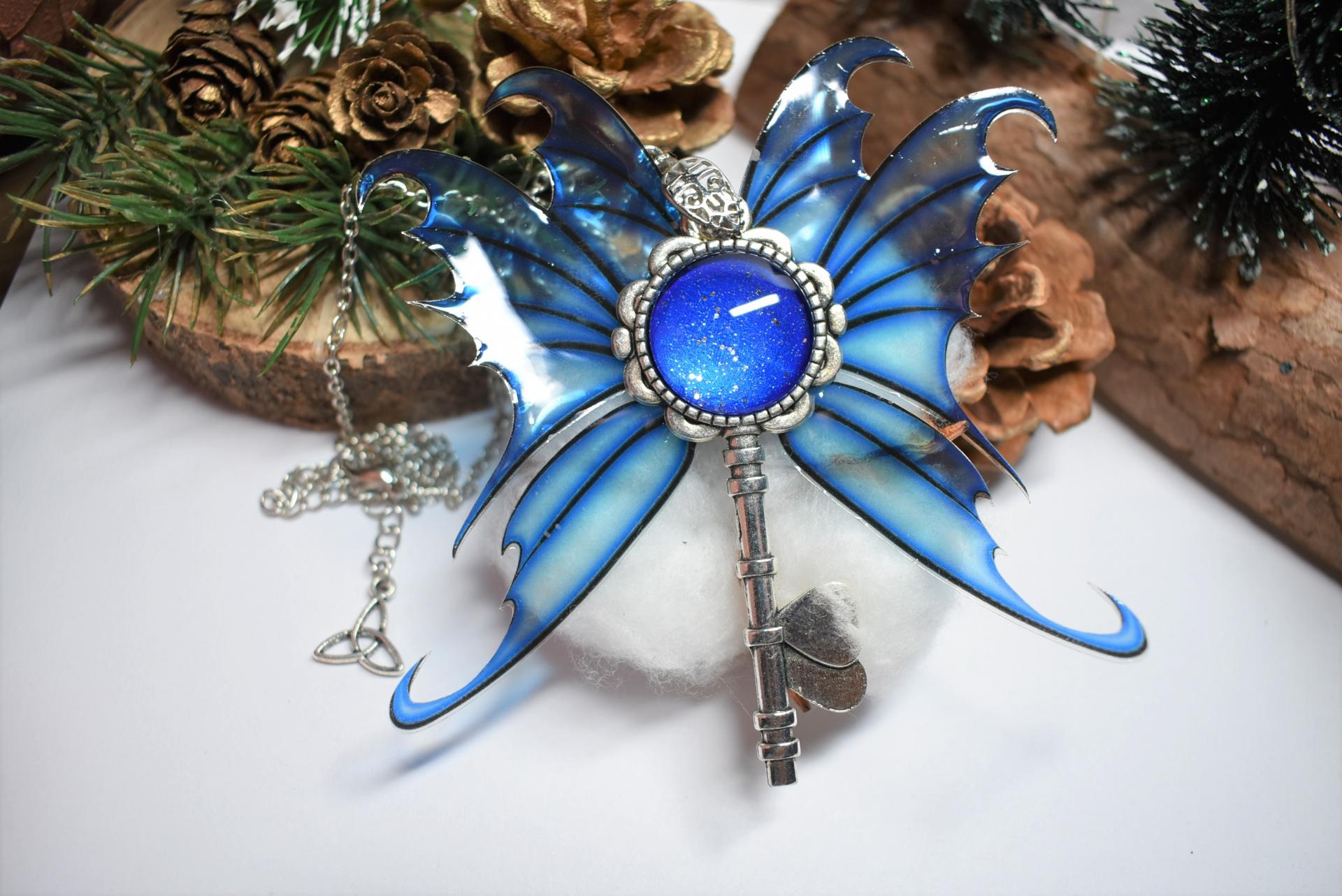 Collier acier inox cle fleur ailes de dragon bleues dubheassa 4